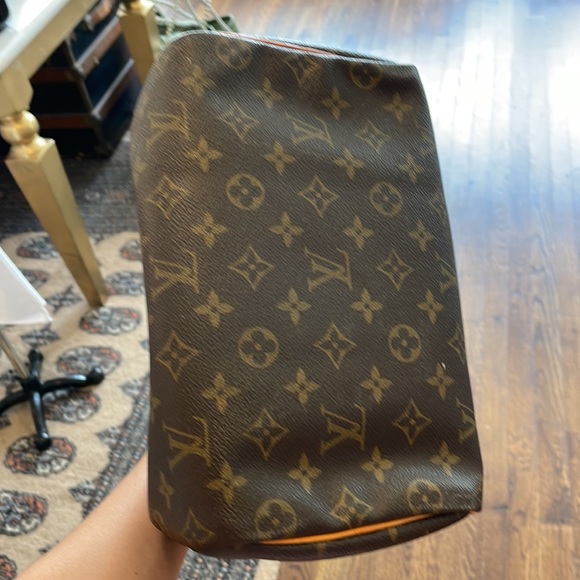 pre loved speedy 25! Great condition and comes with verification paperwork!! - Picture 6 of 8